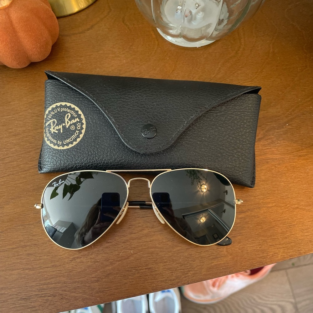 Brand new, never worn Ray Ban Aviators